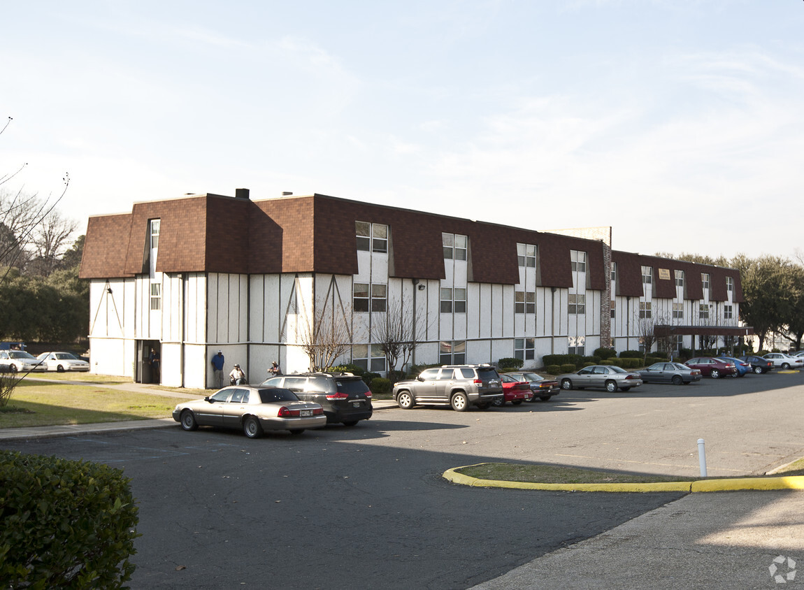 Building Photo - Wellington Square Apartments