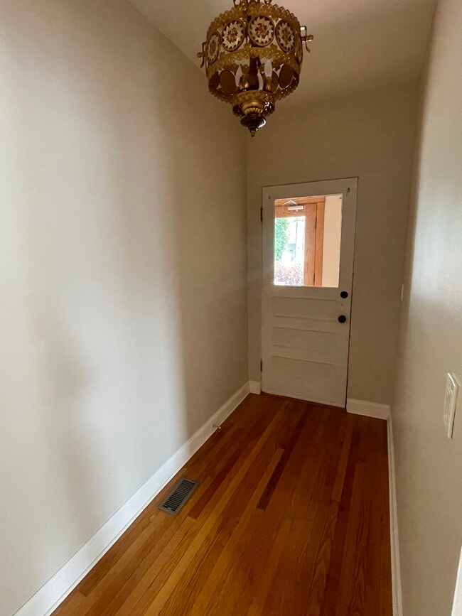 Entry Hallway - 4328 N Springfield Ave