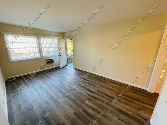 Unit 5 Living Room - 14758 Blythe St