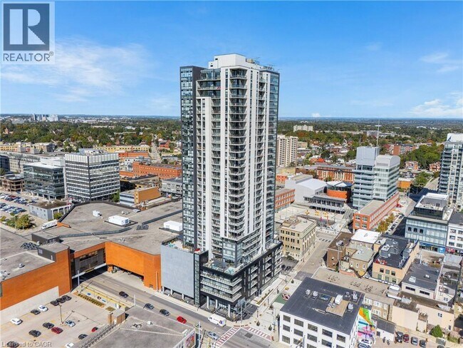 Photo du bâtiment - 60 Charles St W