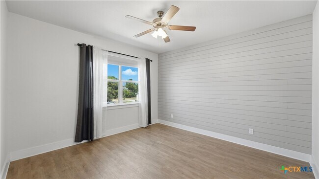 Building Photo - 223 Sapphire Dr