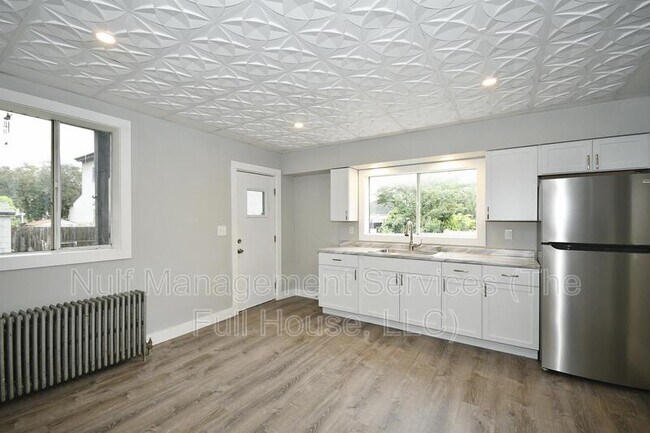 Building Photo - 216 Clifton Ave