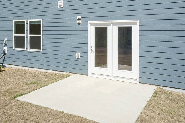 Foto del edificio - Three Bedroom Home!