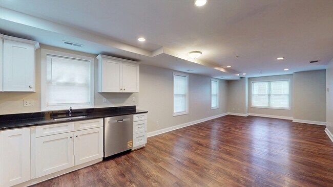 Building Photo - 60 Holworthy St