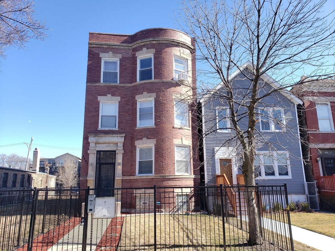 Primary Photo - 5841 S Indiana Ave
