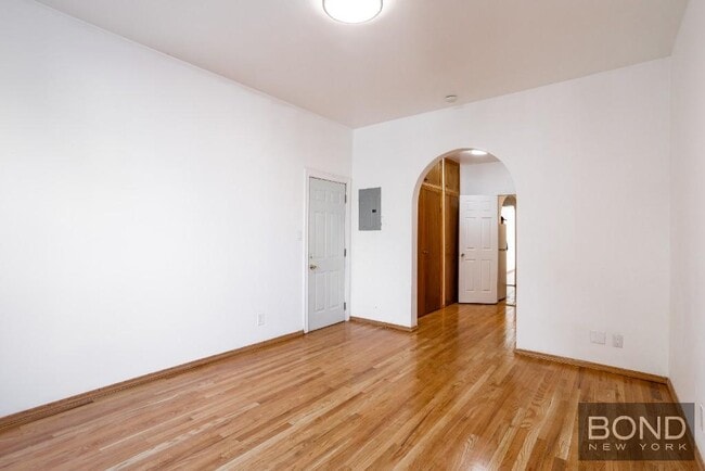 Foto del edificio - Incredible Floor through apartment with hi...