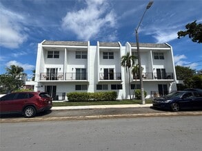 Building Photo - 1025 SW 6th St