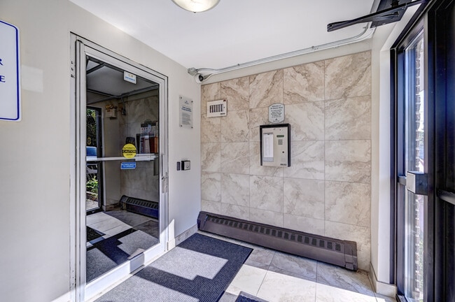 Photo du bâtiment - Dawson Rd Apartments