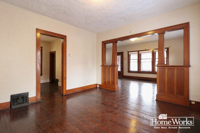Foto del edificio - 1110 W Jefferson Blvd