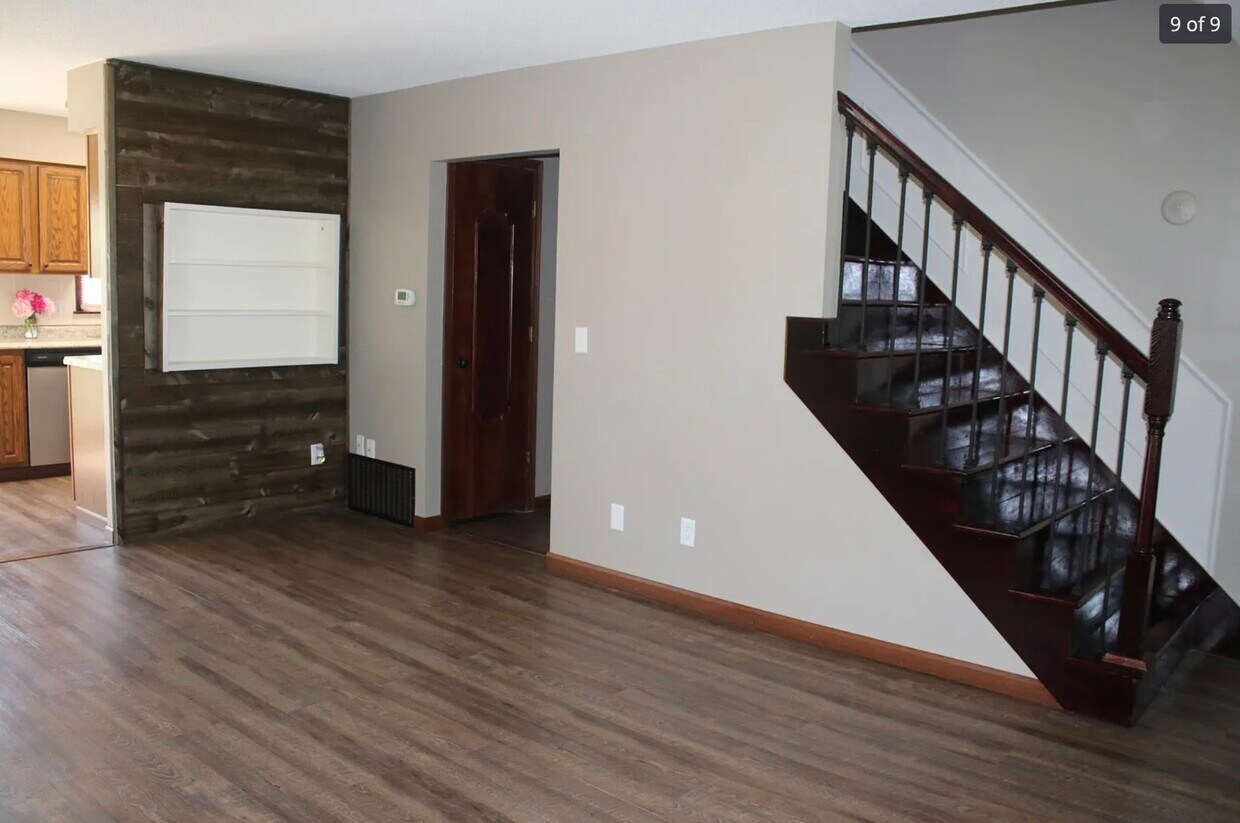 Building Photo - 915 Oakcrest St