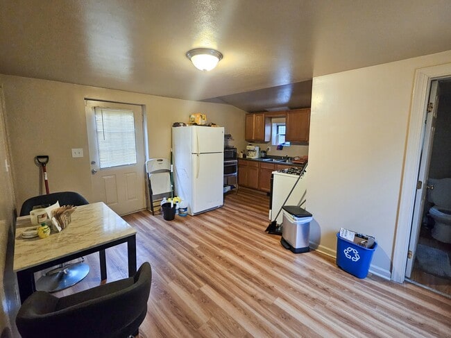 Photo - 200 Arabella St House