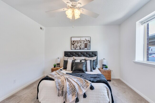 Foto del edificio - 8196 N Cedar Springs Rd