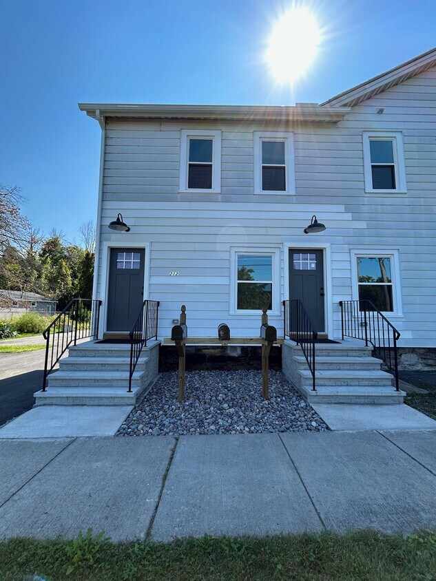 Primary Photo - 212 E 1st St
