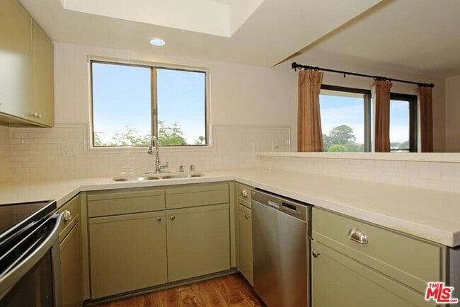 Foto del edificio - 5000 S Centinela Ave