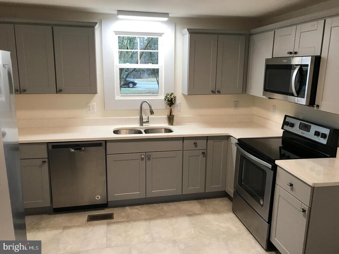 Foto principal - 6501 Harrison Rd