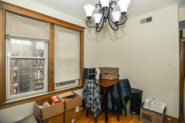 Foto del edificio - 852 N Leavitt