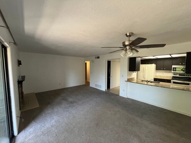 Building Photo - 14120 E Temple Dr