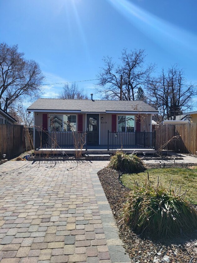 Primary Photo - Cute 1 Bedroom House - 509 Spear St. Carso...
