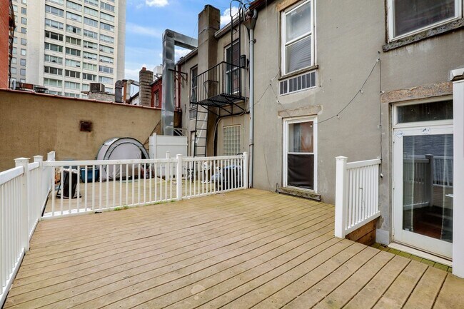 Foto del edificio - Full room in 3-bed/1.0-bath Home