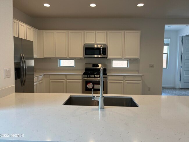 Building Photo - 418 E Cactus Wren Dr