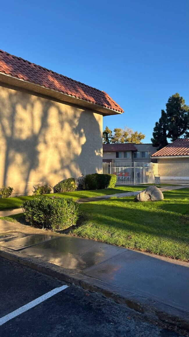 Foto del edificio - 2 Bedrooms Townhomes - $ave $250 Move-in Costs by Sep 15th!