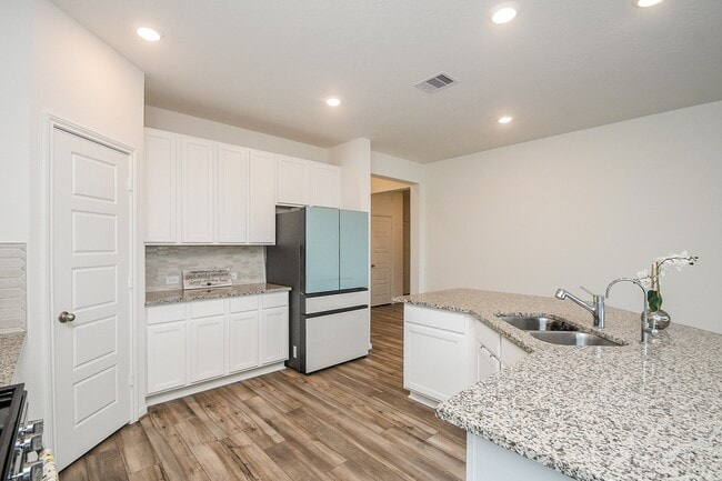 Building Photo - 3043 Kastania Ln