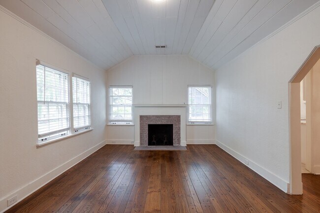 Building Photo - 228 Palisade St
