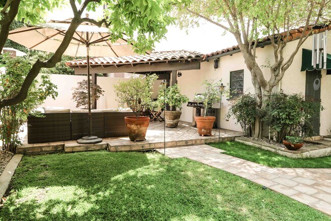 Foto del edificio - 1200 N Everett St