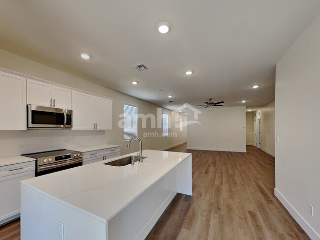 Building Photo - 525 Sacred Lotus Place