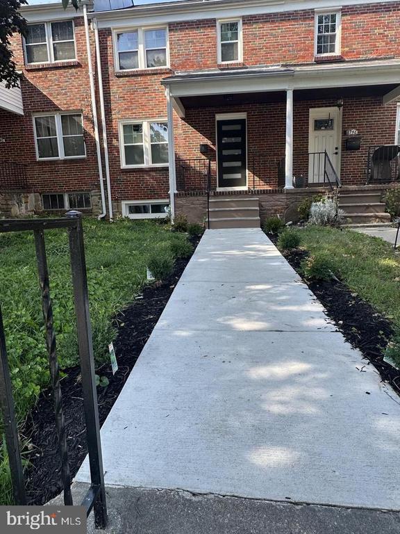 Foto del edificio - 744 E Cold Spring Ln
