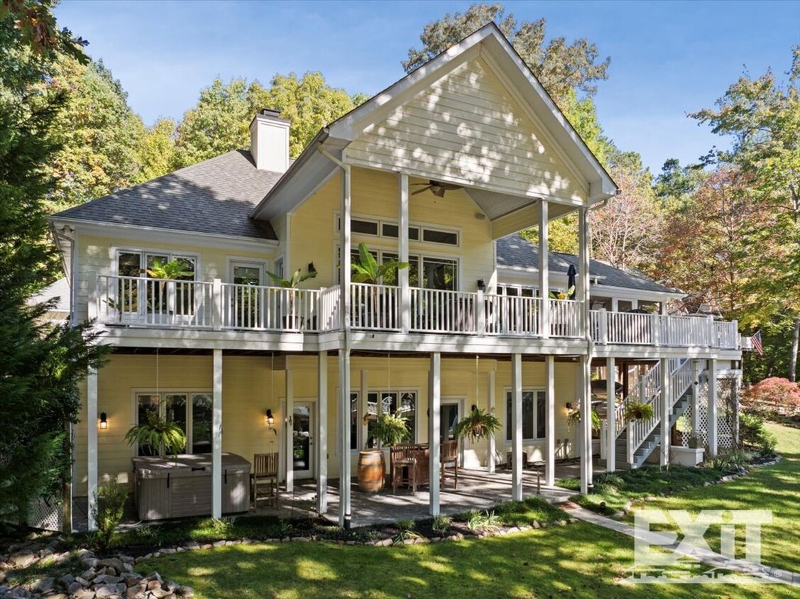 Primary Photo - Incredible Lake House in Gaston Heights