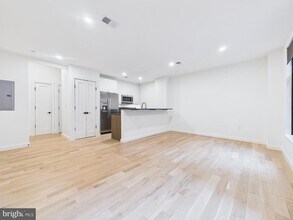 Building Photo - 1128 Walnut St