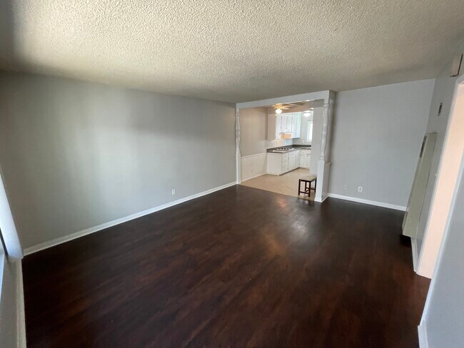 Building Photo - 204 E Lomita Ave