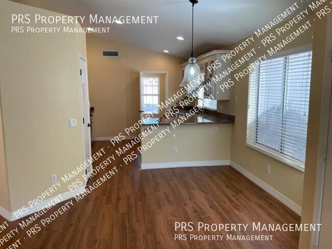 Building Photo - Just listed