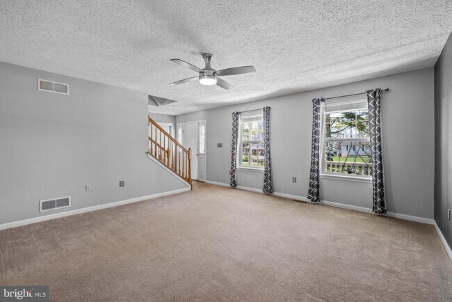 Building Photo - 17141 Mount Airy Rd