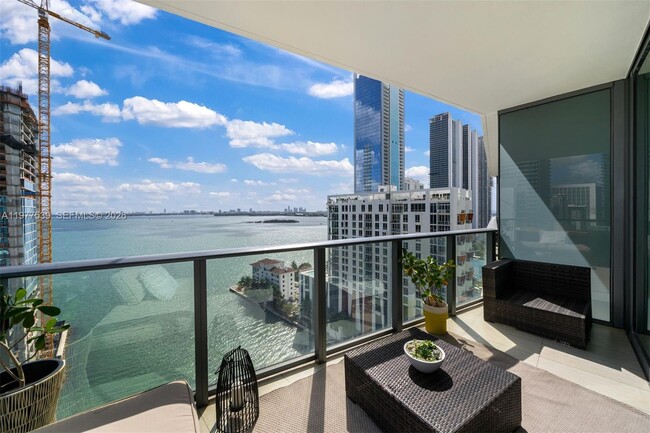 Foto del edificio - 460 NE 28th St