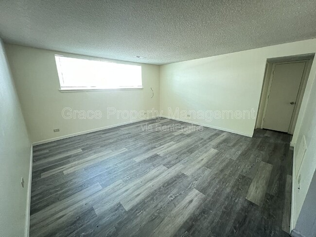 Foto del edificio - 9370 E Girard Ave