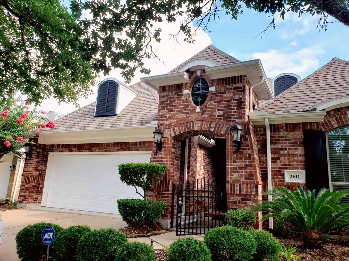 Foto principal - 2611 Summer Rain Dr