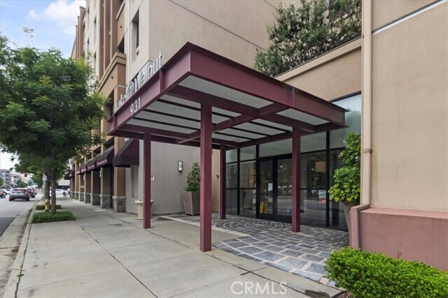 Building Photo - 931 E Walnut St