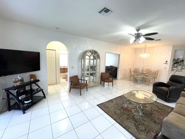Building Photo - 7941 Laina Ln
