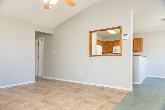 Building Photo - 10545 Bay Tree Dr
