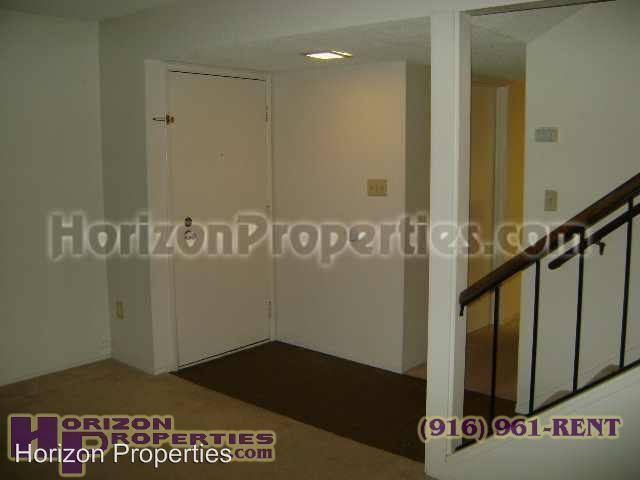 Building Photo - 3550 Larchmont Square Ln