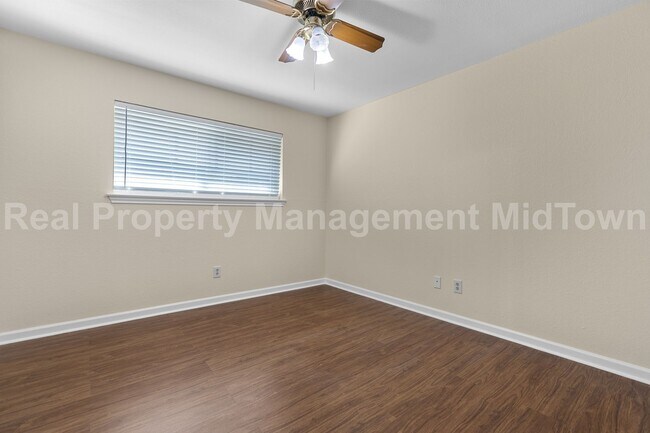 Foto del edificio - Charming Arlington Home with Spacious Livi...