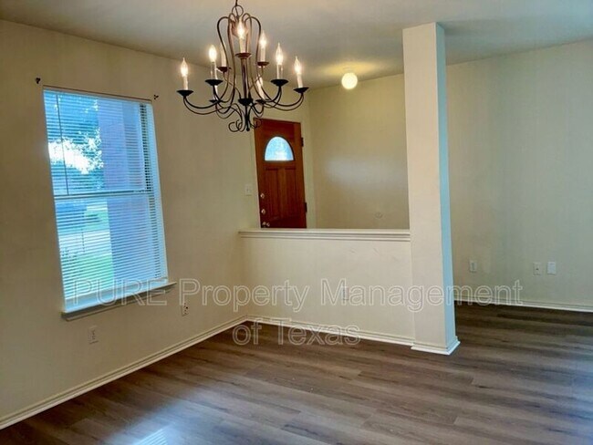 Foto del edificio - 3502 Sandy Brook Dr
