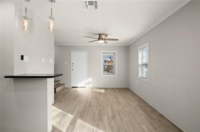 Building Photo - 2612 Rogers Ave