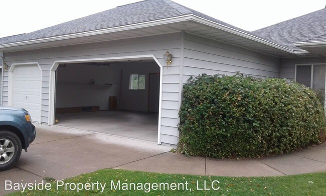 Building Photo - 3 br, 2.5 bath House - 402 Bayview Dr.