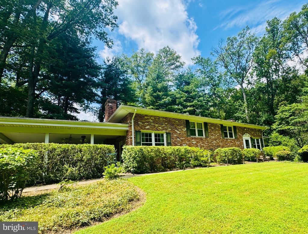 Foto principal - 3500 Barkley Dr