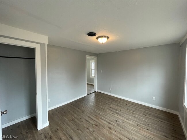 Building Photo - 3119 W 56th St