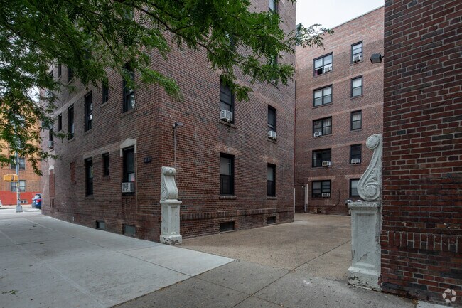 Entrada - 47-07 39th Street