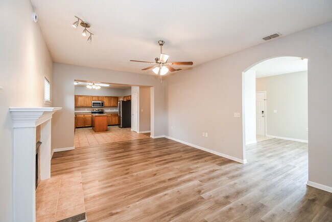 Building Photo - 1611 Northglen Cir